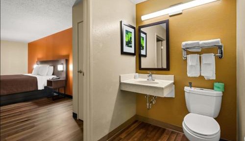 Efficiency King Suite - Non-Smoking