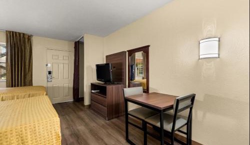 Double Suite with Two Double Beds - Non-Smoking