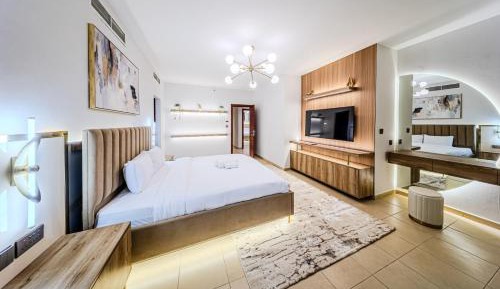 Four-Bedroom Apartment with Balcony 