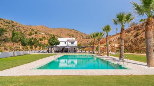 Eleven-Bedroom House