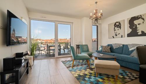 Apartment with Lake View