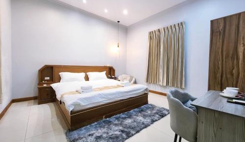 Deluxe Queen Room