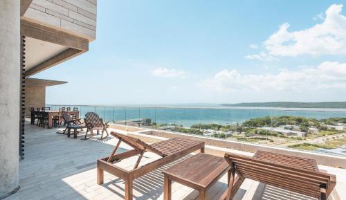 Three-Bedroom Apartment with Ocean View