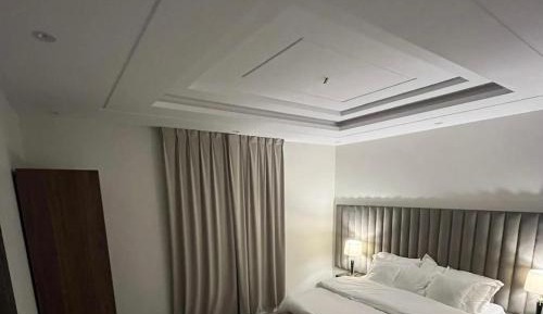 One-Bedroom Loft Apartment with One Queen Bed