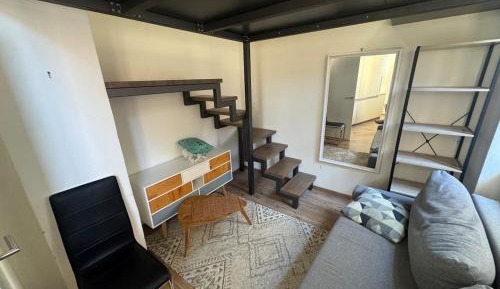 One-Bedroom Loft Apartment with One Queen Bed