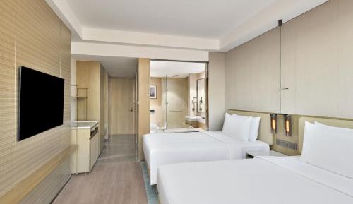 Twin Room with City View - 10% discount on Food and Soft Beverage, Spa and Airport Transfers