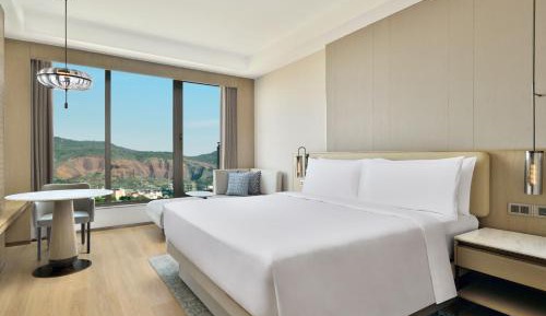 Guest room, 1 King, Hill view - 10% discount on Food and Soft Beverage, Spa and Airport Transfers