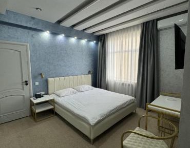 Suite with Mountain View