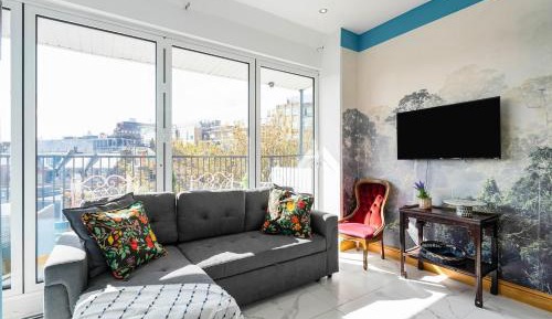 Four-Bedroom Penthouse Apartment