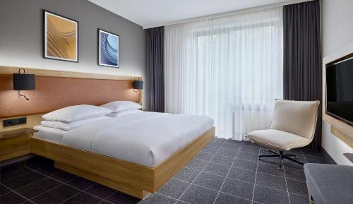 Standard Queen Room