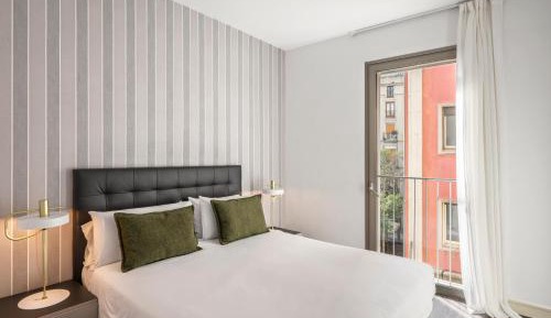 One-Bedroom Apartment with Balcony