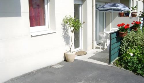 Superior One-Bedroom Apartment