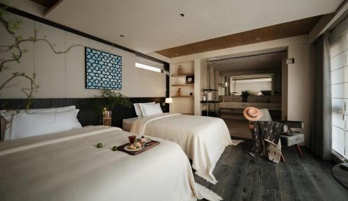 Twin Room with View