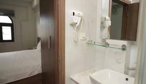 8-Bed Mixed Dormitory Room