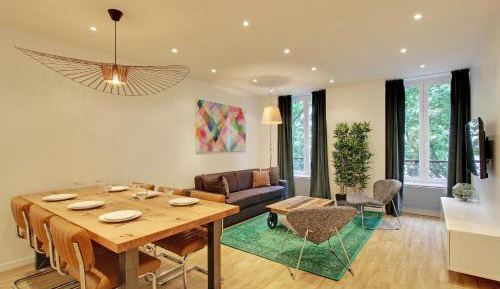 Deluxe Apartment
