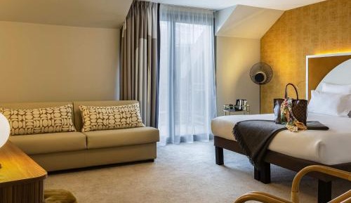 Junior Double Suite with Double Sofa Bed