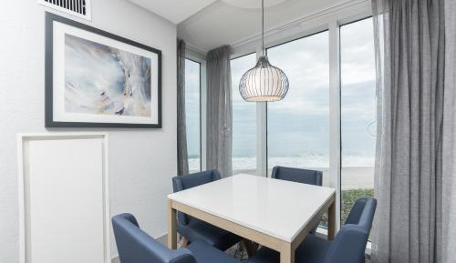 King Suite with Roll-In Shower - Mobility/Hearing Accessible/High Floor