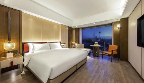 Swiss Advantage King Room with Lake and City Views
