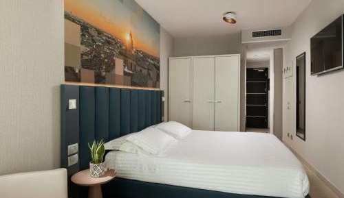 Classic Double Room with Balcony and Side Sea View