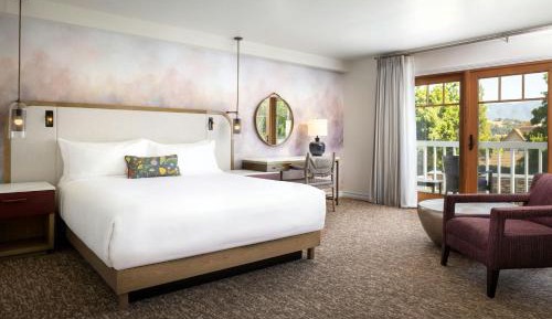 King Suite with Sofa Bed, Pool View and Tub - Mobility and Hearing Accessible
