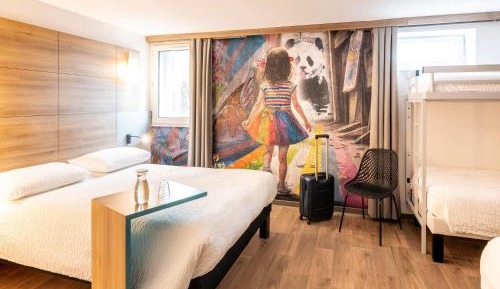 Family Room with One Double Bed, Two Single Beds and One Sofa Bed