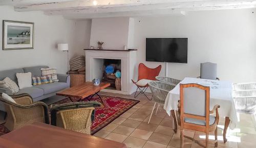Three-Bedroom Holiday Home 