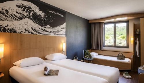 Standard Room With 3 Single Beds