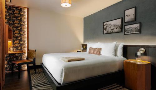 Deluxe King Room