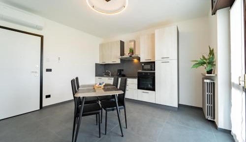 One-Bedroom Apartment with Balcony