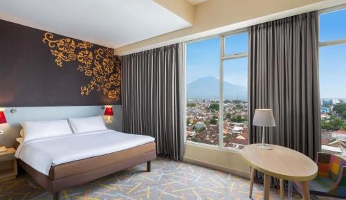 Deluxe King Room with Sofa