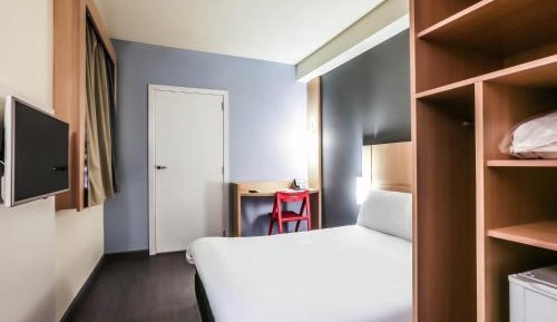 Standard Apartment with One Double Bed and One Single Bed