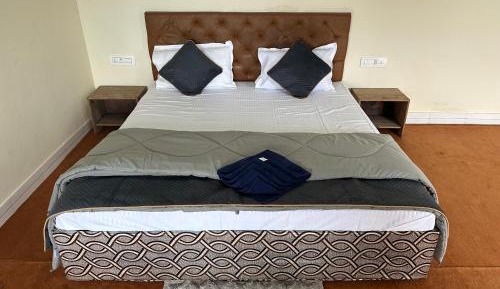Deluxe Double Room (2 Adults + 1 Child)