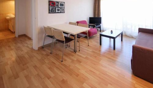 One-Bedroom Apartment with City View (4 Adults)