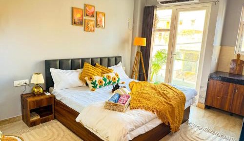 Studio Apartment with Balcony