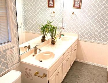 Queen Room