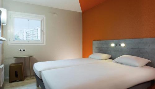 Room with 2 separate beds