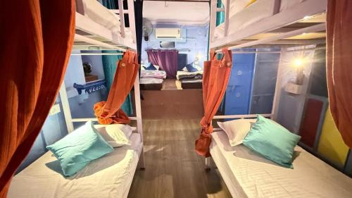 6-Bed Mixed Dormitory Room