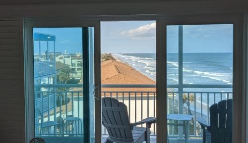 Two-Bedroom Apartment with Balcony and Sea View