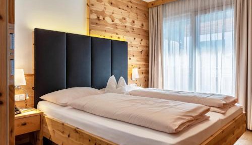 Superior One-Bedroom Apartment with Balcony