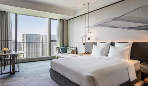 Deluxe King Room with City View