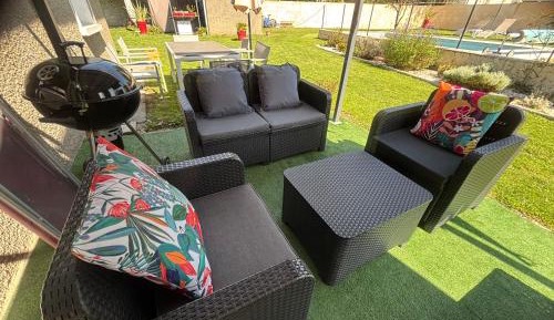 Family Room with Garden View