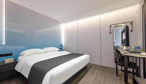 Deluxe Double Room (2 Adults + 1 Child)