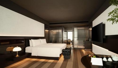 Deluxe Double Room with Side Sea View