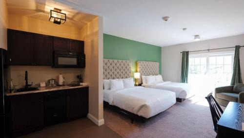 Courtyard Double Queen Kitchen Studio Room