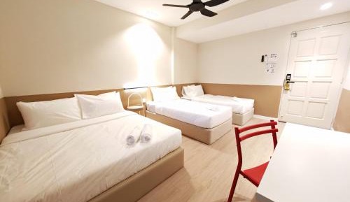 Quadruple Room with Private Bathroom