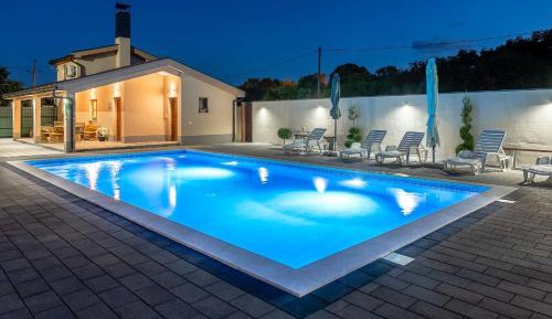 Villa with Swimming Pool