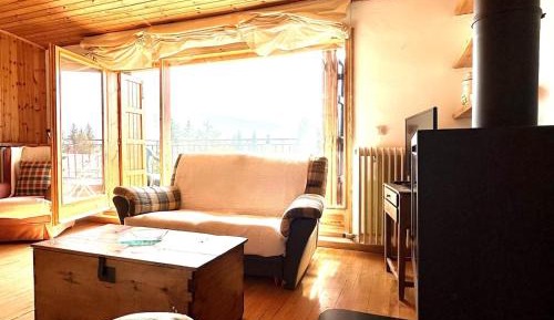 Three-Bedroom Apartment with Mountain View