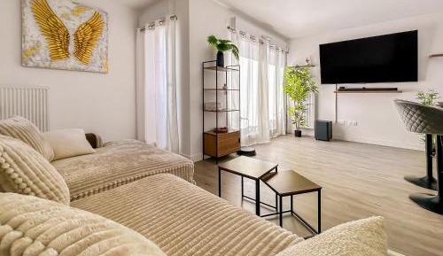 One-Bedroom Apartment with Balcony