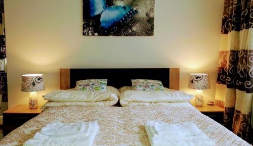 Apartment with Garden View