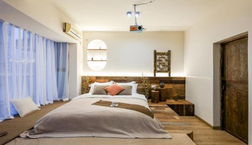 Family Room with Side Sea View